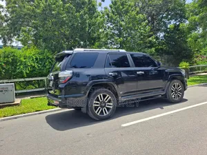 Toyota 4-Runner Limited 4dr 4x4 (4.0L 6cyl 5A) 2017 Blue