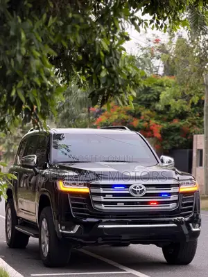 Toyota Land Cruiser LC300 2025 Black