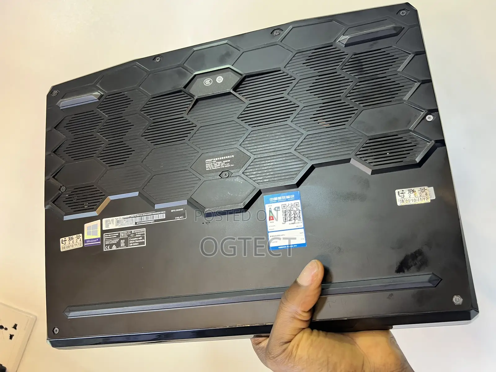 Laptop MSI GE66 Raider 10SGS 16GB Intel Core i9 SSD 512GB