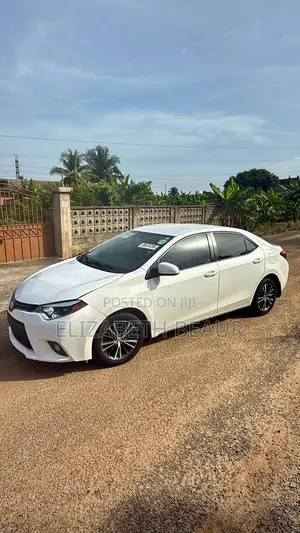 Toyota Corolla LE 4dr Sedan (1.8L 4cyl CVT) 2016 White
