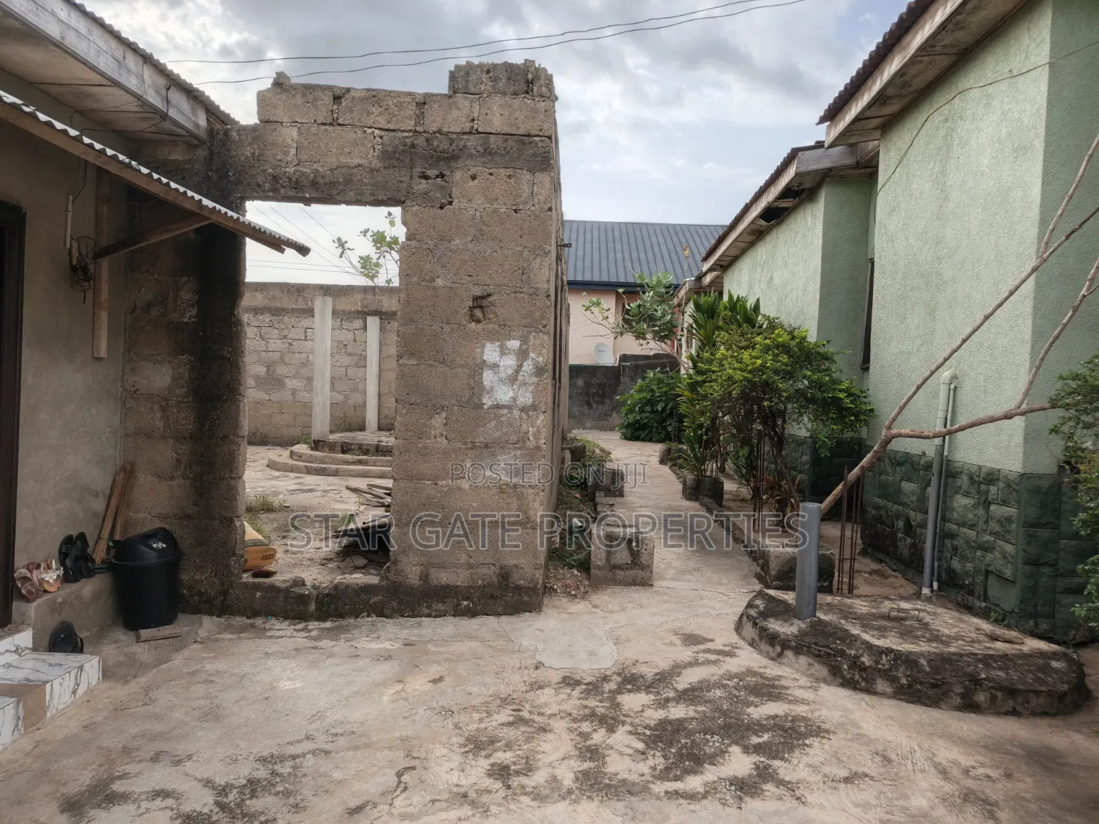 5bdrm House in Breman West ( Suame,, Kumasi Metropolitan for sale