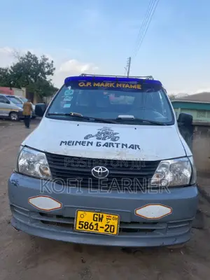 Toyota HiAce 2010 White