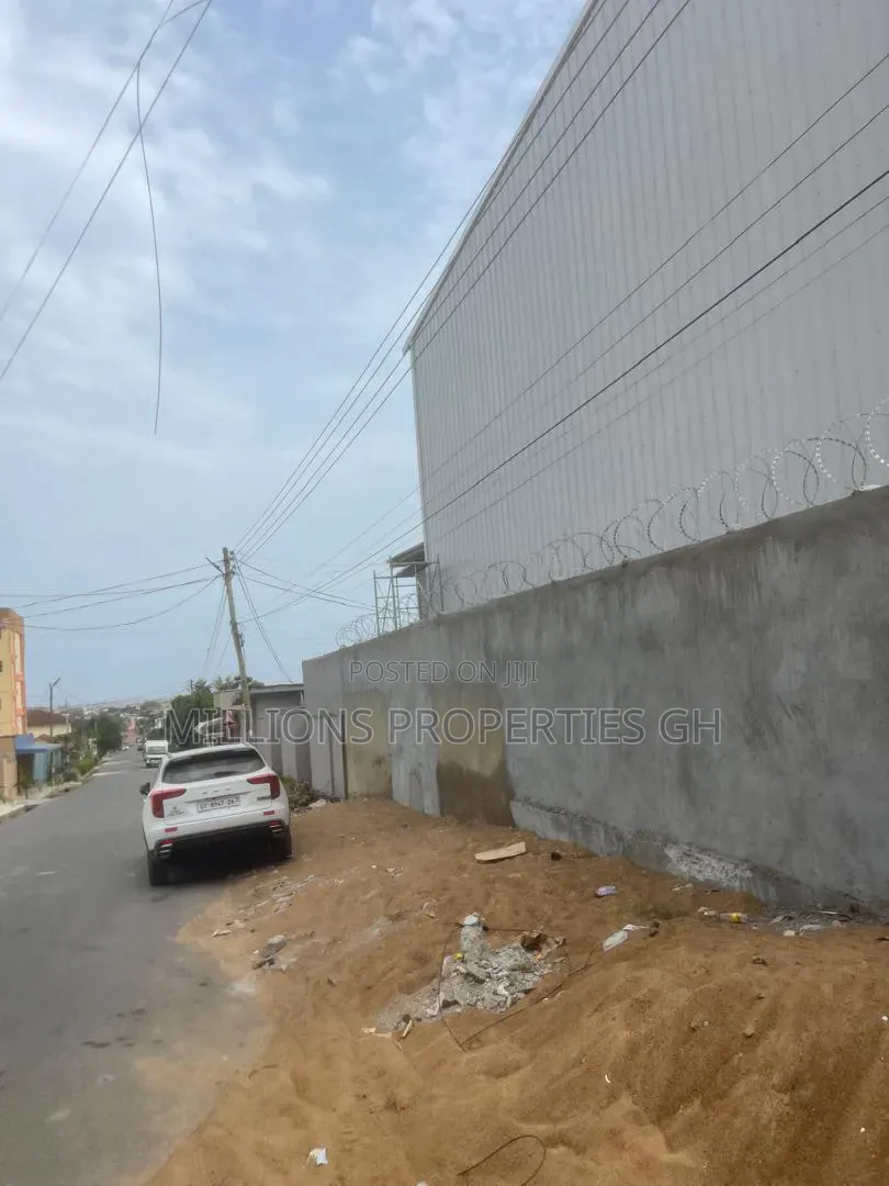 800sqm Warehouses +16bedrooms 4rent Tantra Hills