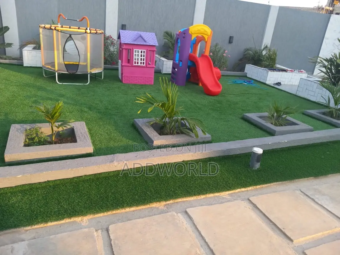 Beautiful Premium Green Grass 30mm Thickness 150gh Per SQM