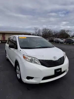 Toyota Sienna 2012 Headlight