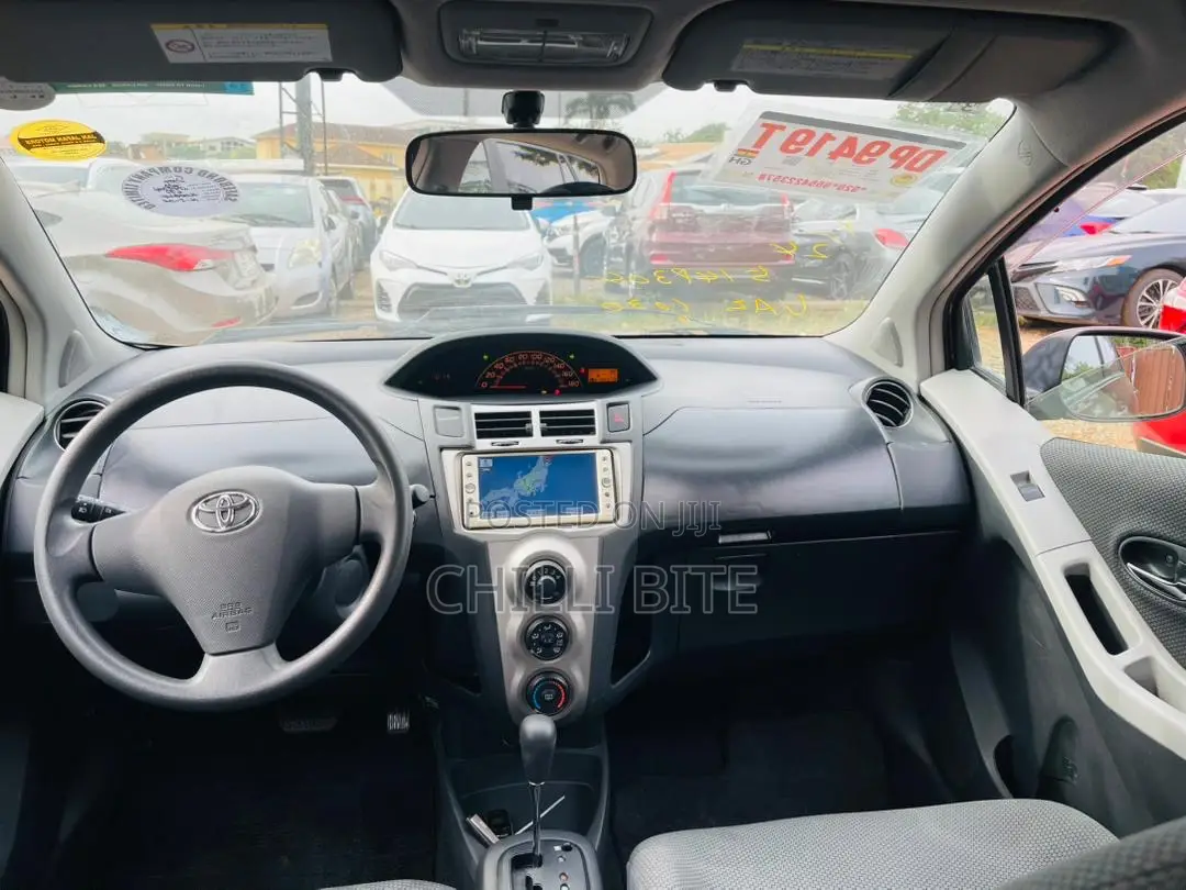 Toyota Vitz 1.0 FWD 5dr 2010 Brown
