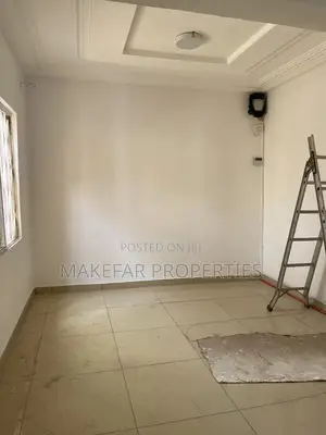 3bdrm House in Lake Side Estate for rent