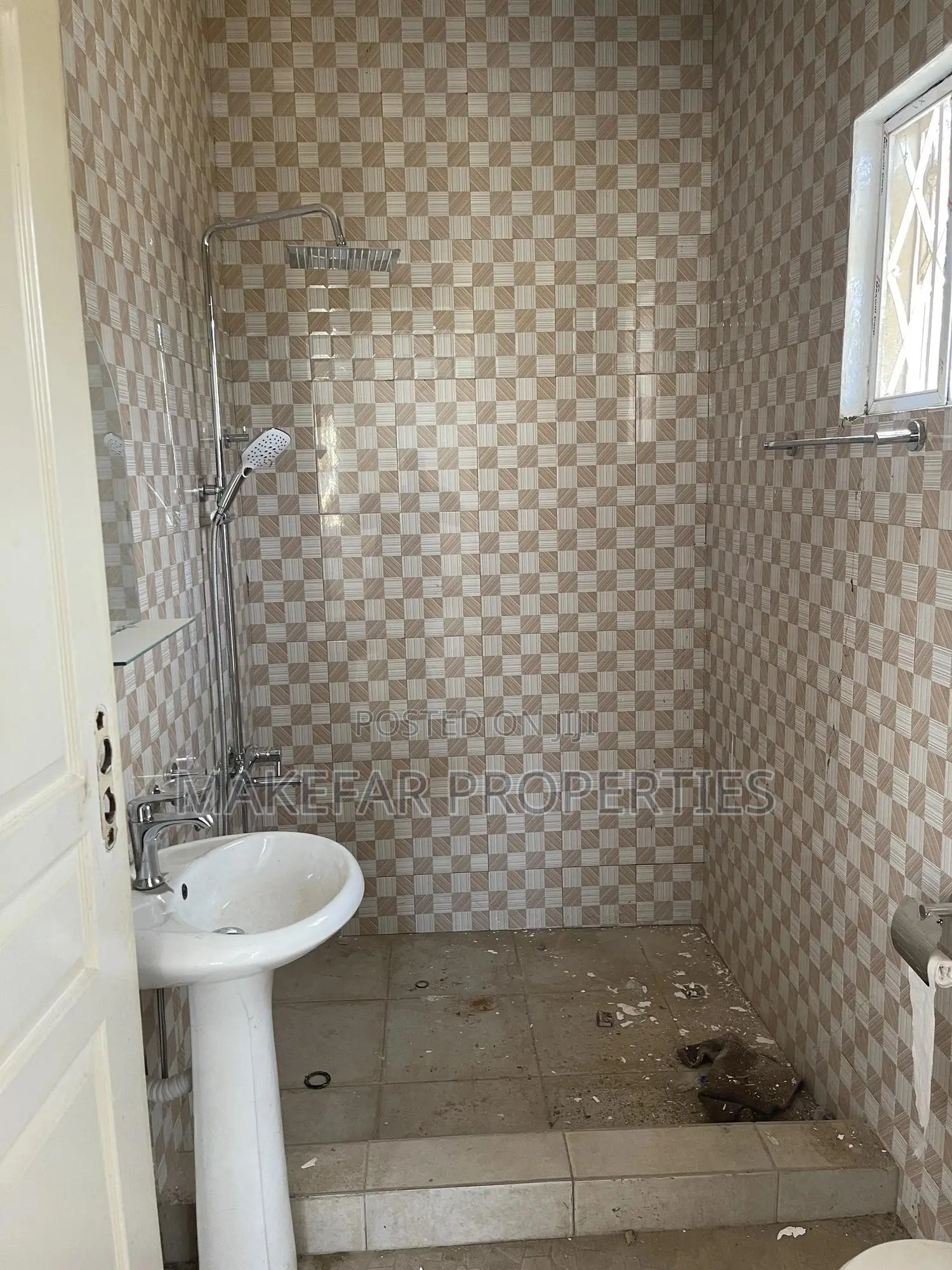 3bdrm House in Lake Side Estate for rent