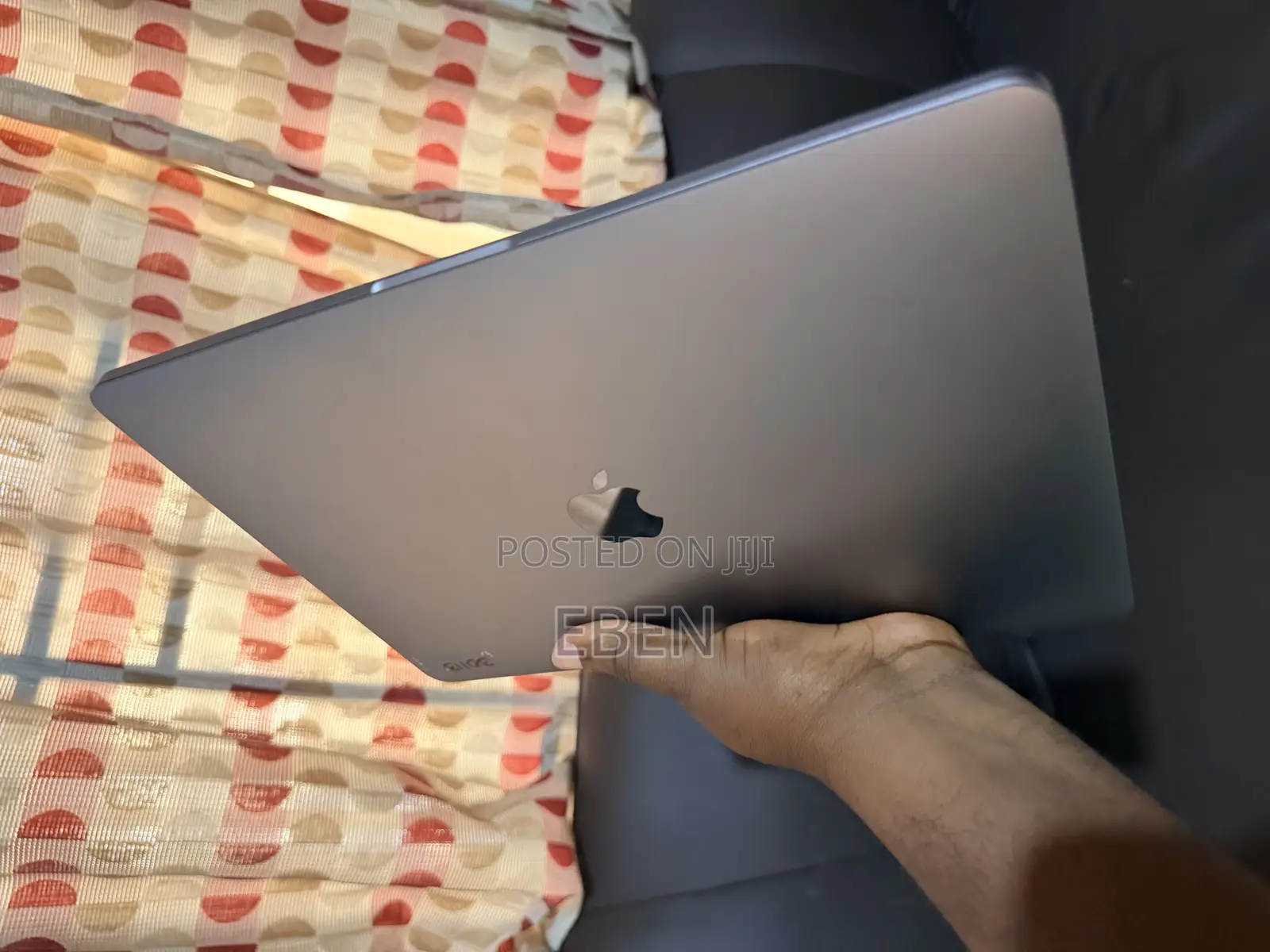 Laptop Apple MacBook Pro 2022 M2 8GB Apple M2 SSD 256GB