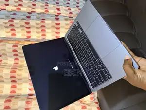 Laptop Apple MacBook Pro 2022 M2 8GB Apple M2 SSD 256GB