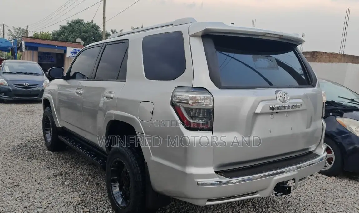 Toyota 4-Runner SR5 4dr SUV 4WD (4.0L 6cyl 5A) 2015 Silver