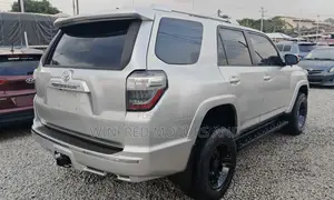 Toyota 4-Runner SR5 4dr SUV 4WD (4.0L 6cyl 5A) 2015 Silver