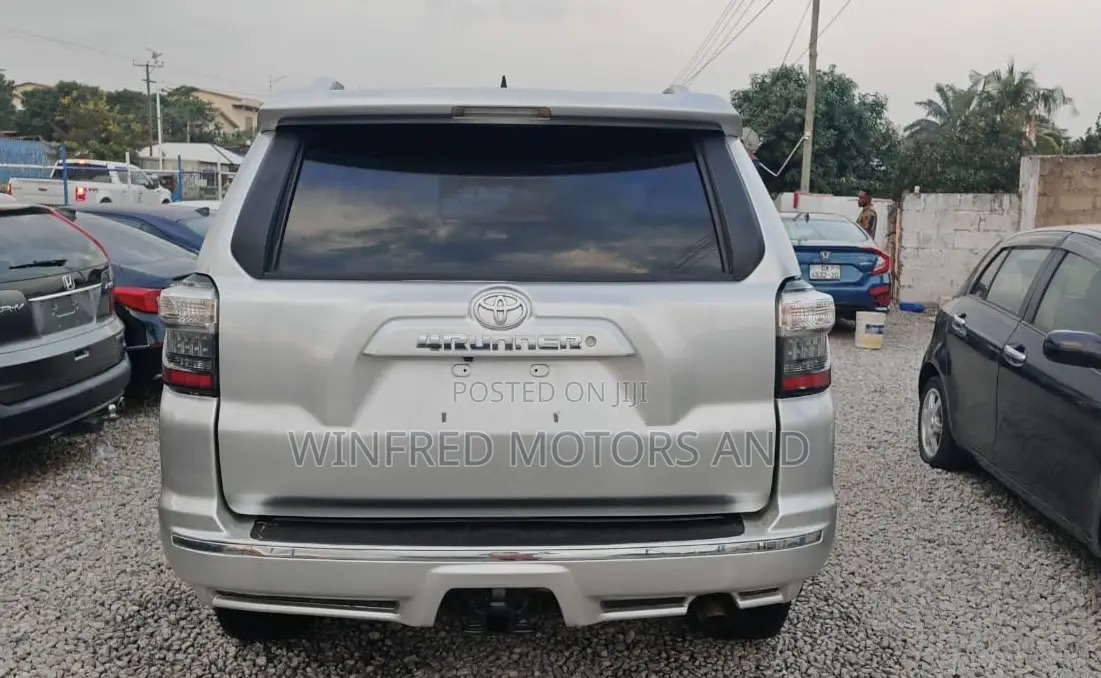 Toyota 4-Runner SR5 4dr SUV 4WD (4.0L 6cyl 5A) 2015 Silver