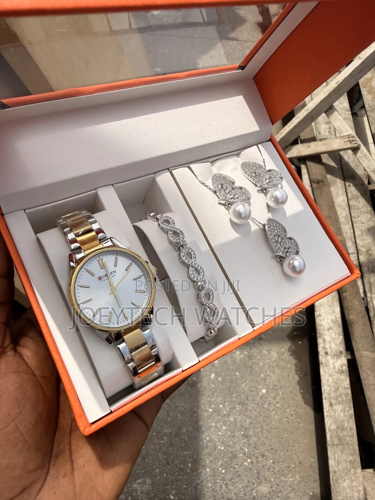 Latest Curren Watch Set for Women ( Gold )