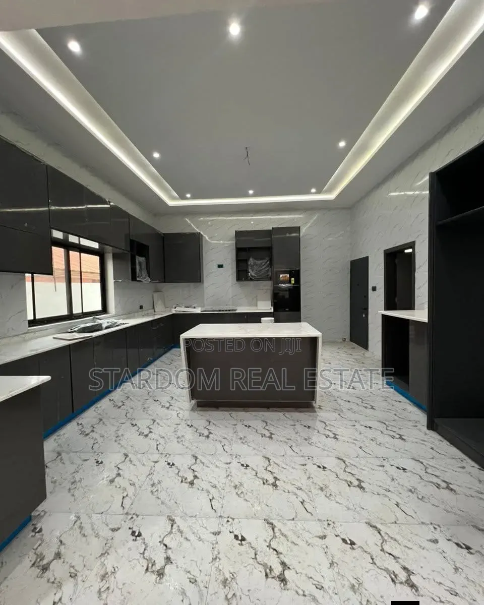 4bdrm Duplex in Ashongman Estate, Police Station for sale