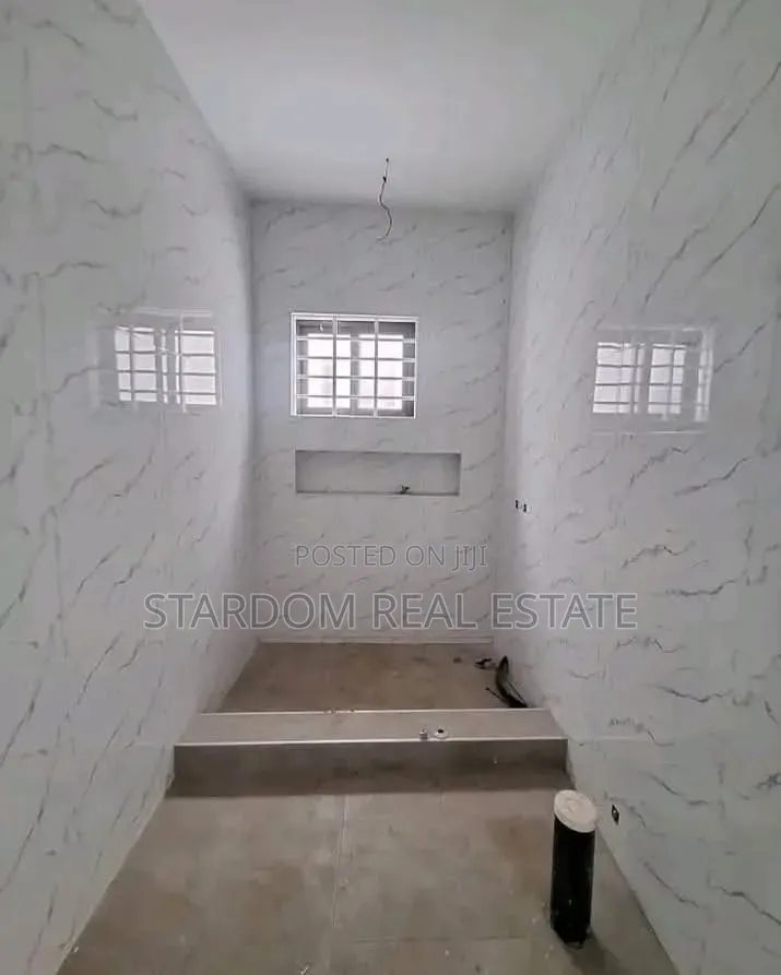 3bdrm Bungalow in Community 19 Annex, Lashibi for sale