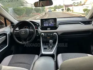 Toyota RAV4 XLE Premium 2021 Green