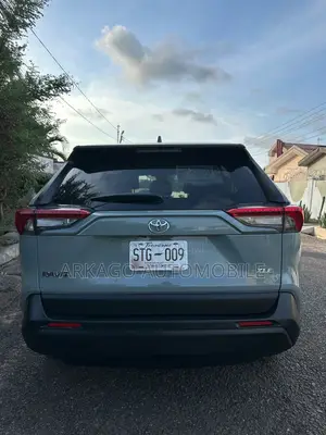 Toyota RAV4 XLE Premium 2021 Green