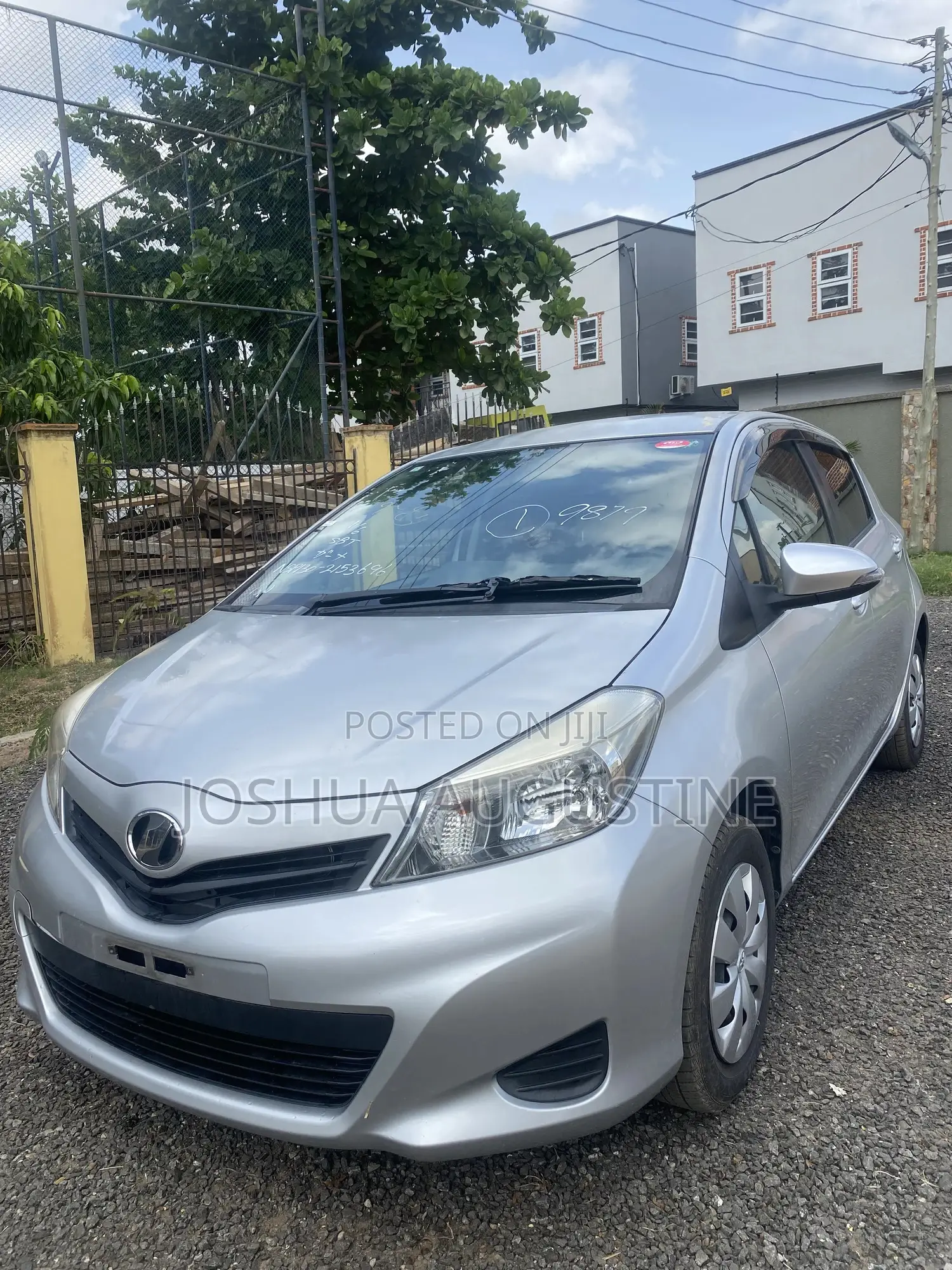 Toyota Vitz 2014 Silver