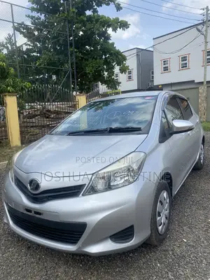 Toyota Vitz 2014 Silver