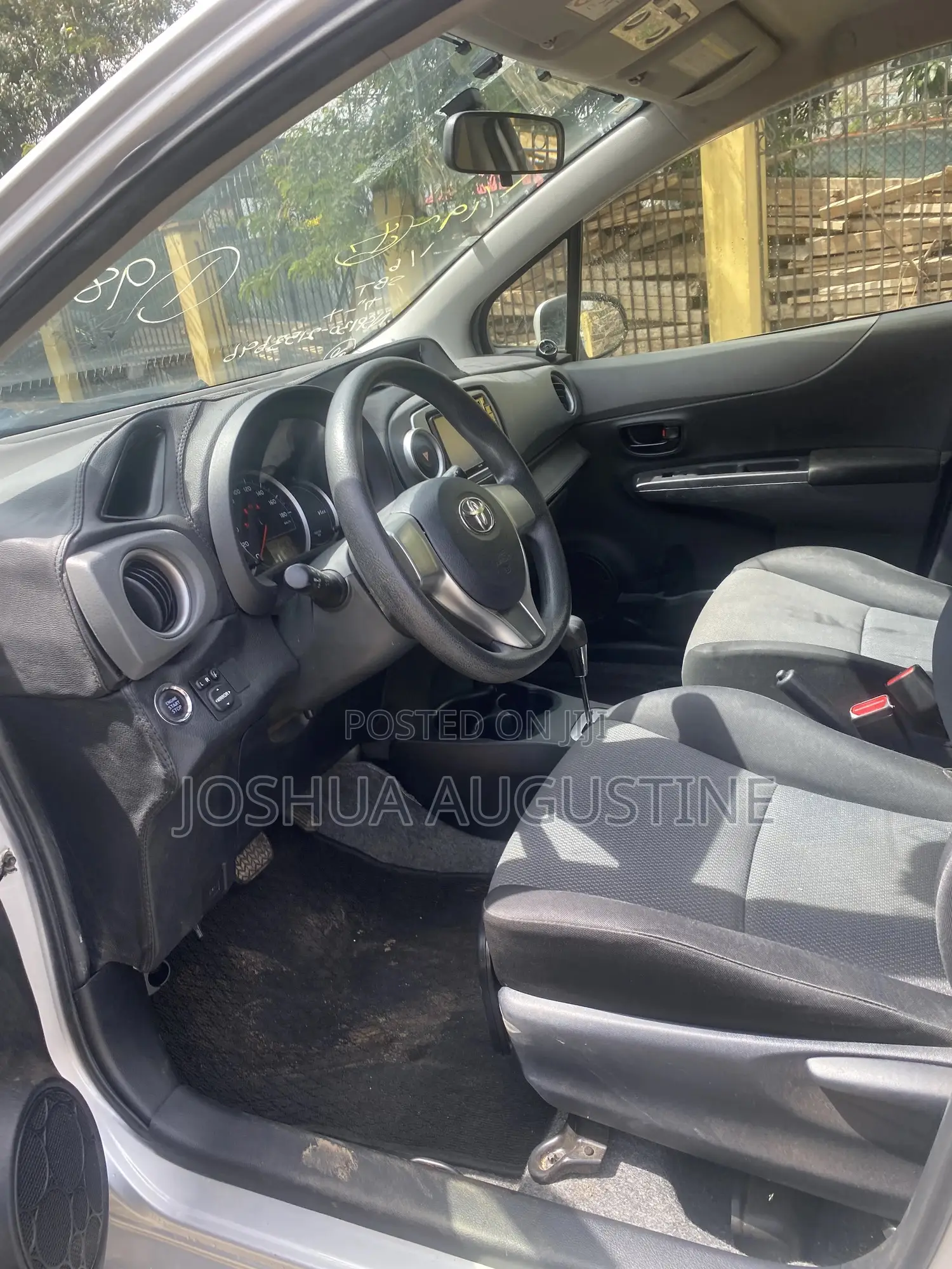 Toyota Vitz 2014 Silver