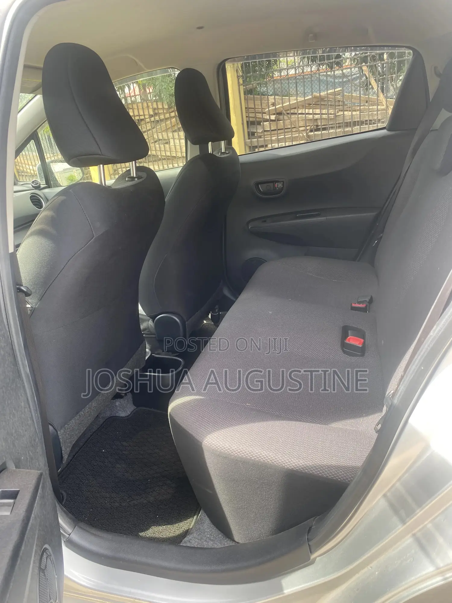 Toyota Vitz 2014 Silver