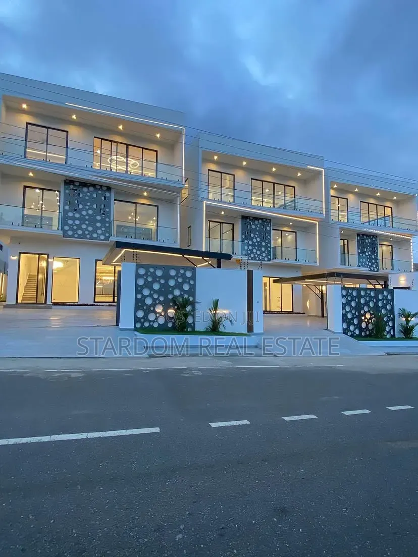 4bdrm Duplex in East Legon, American House for sale