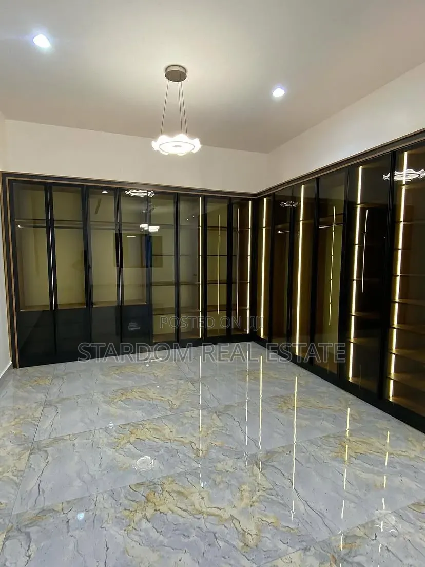 4bdrm Duplex in East Legon, American House for sale