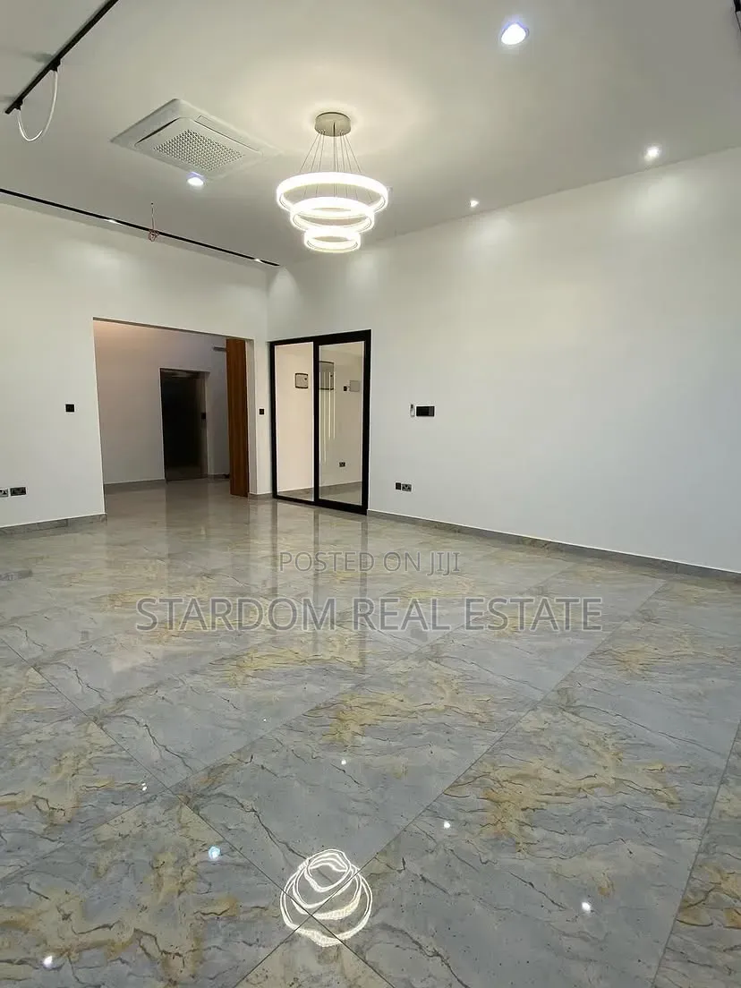 4bdrm Duplex in East Legon, American House for sale
