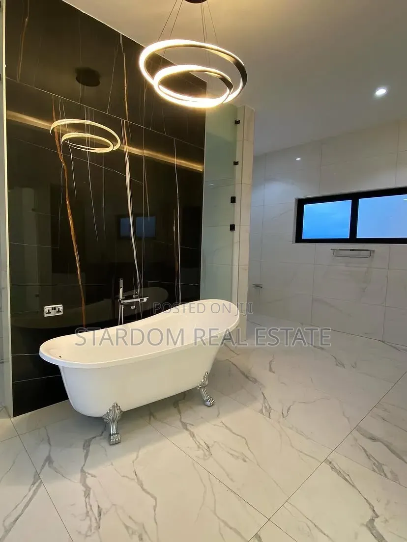 4bdrm Duplex in East Legon, American House for sale