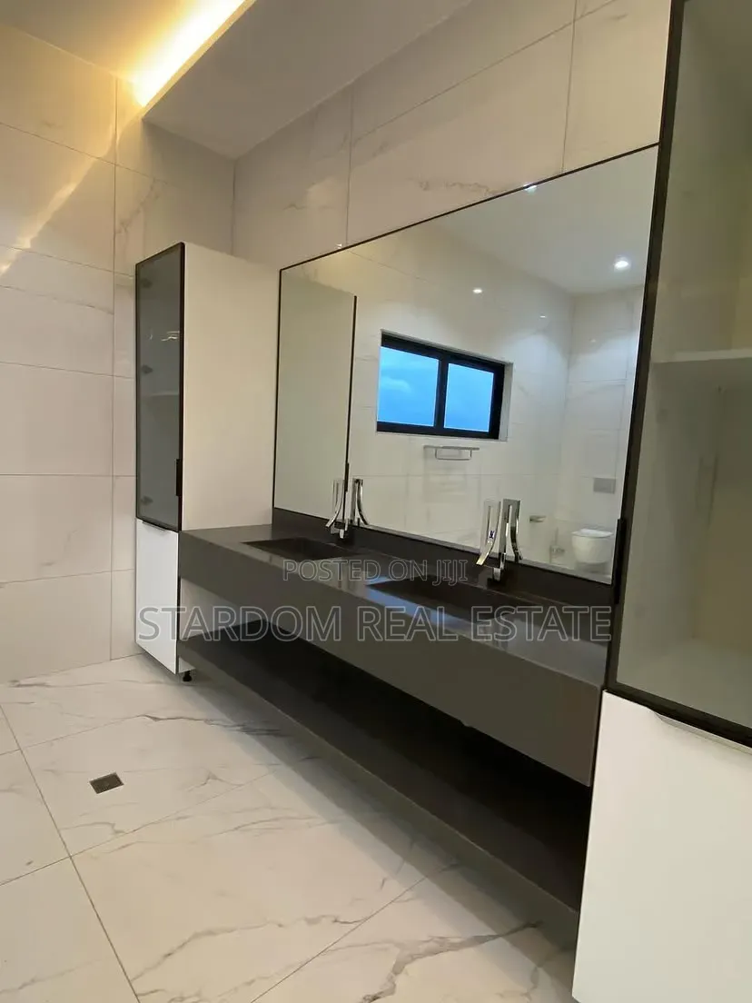 4bdrm Duplex in East Legon, American House for sale