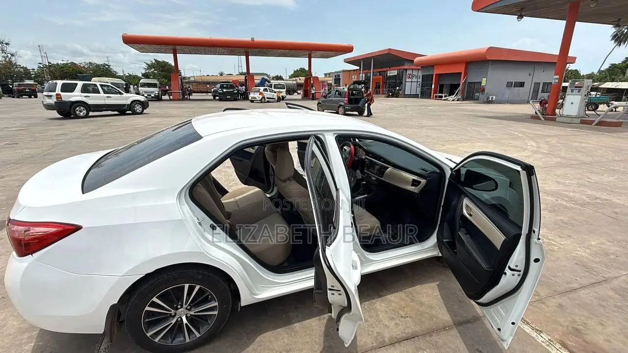 Toyota Corolla LE 4dr Sedan (1.8L 4cyl CVT) 2016 White