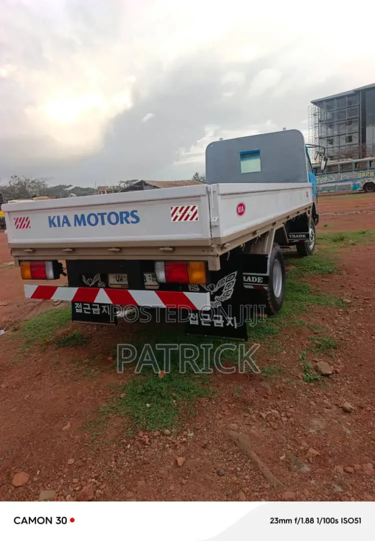 Kia Trade Truck 2000 Blue