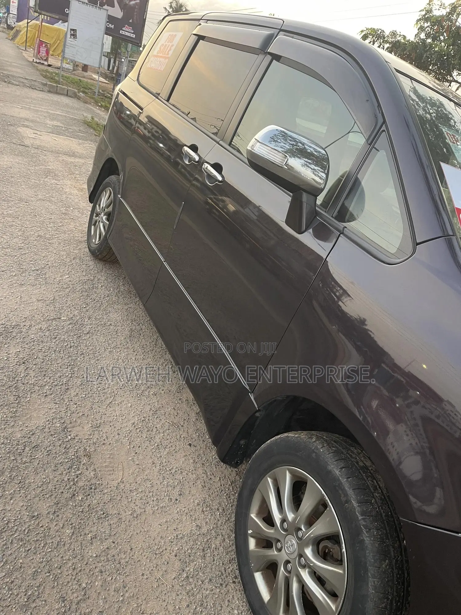 Toyota Voxy 2011 Maroon