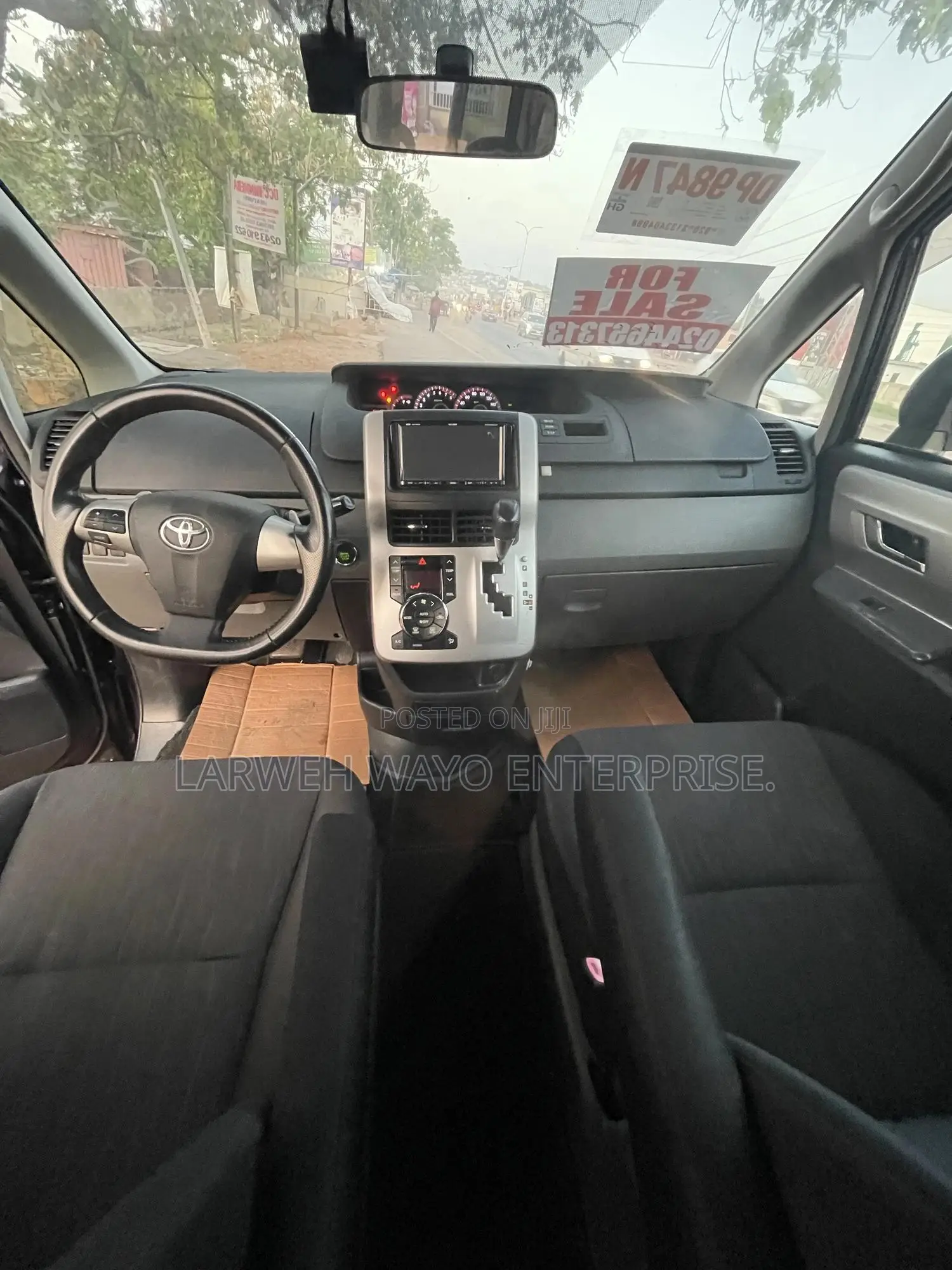 Toyota Voxy 2011 Maroon