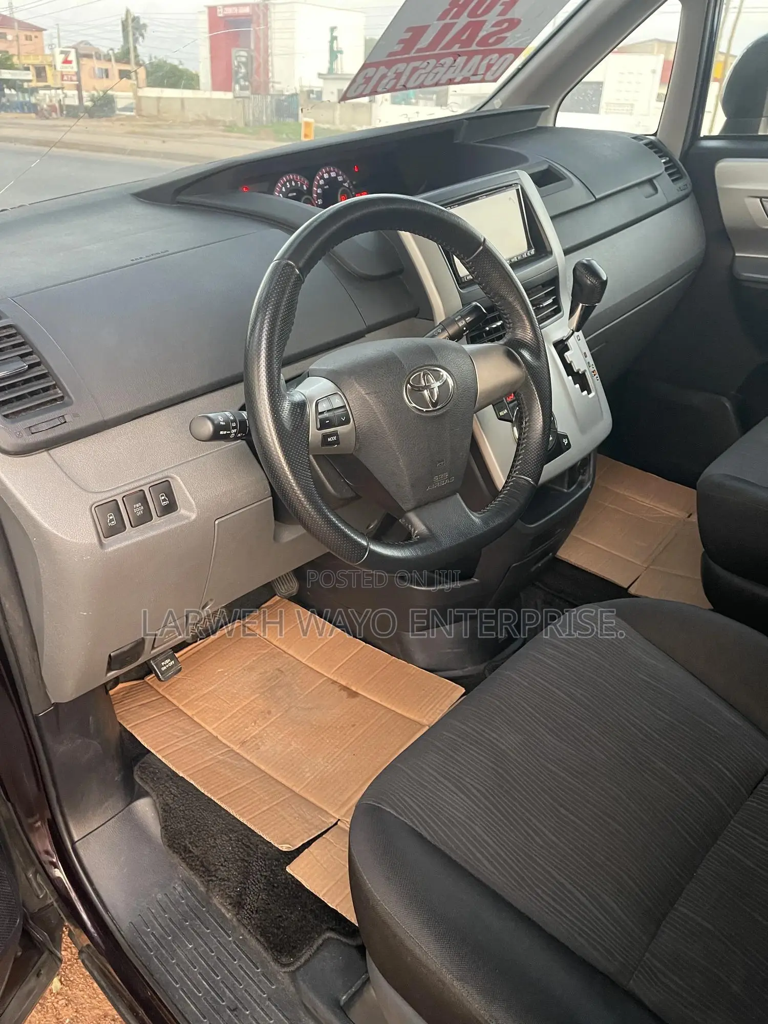 Toyota Voxy 2011 Maroon
