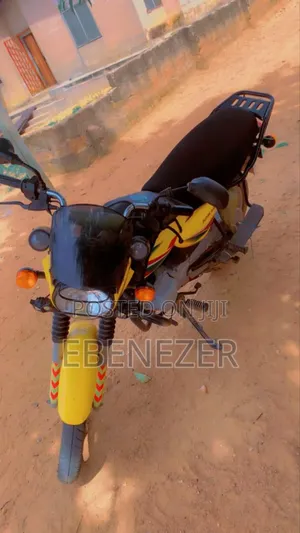 Bajaj Boxer 125 2025 Yellow