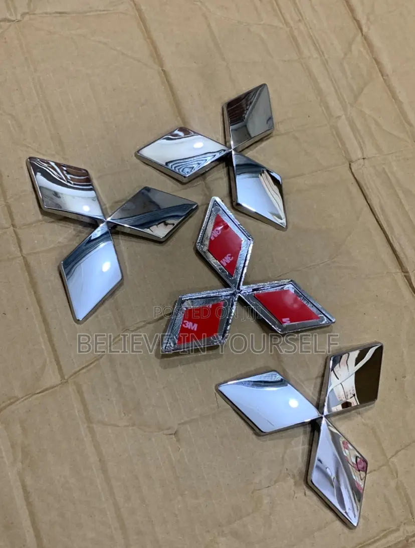 Mitsubishi Outlander 2016 2017 2018 2019 2020 2021 Crown /Emblem