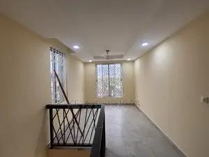 3bdrm Duplex in School Junction for rent