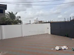 3bdrm Duplex in School Junction for rent