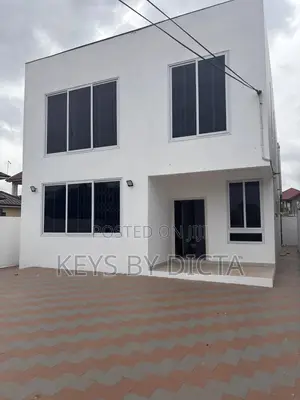 3bdrm Duplex in School Junction for rent