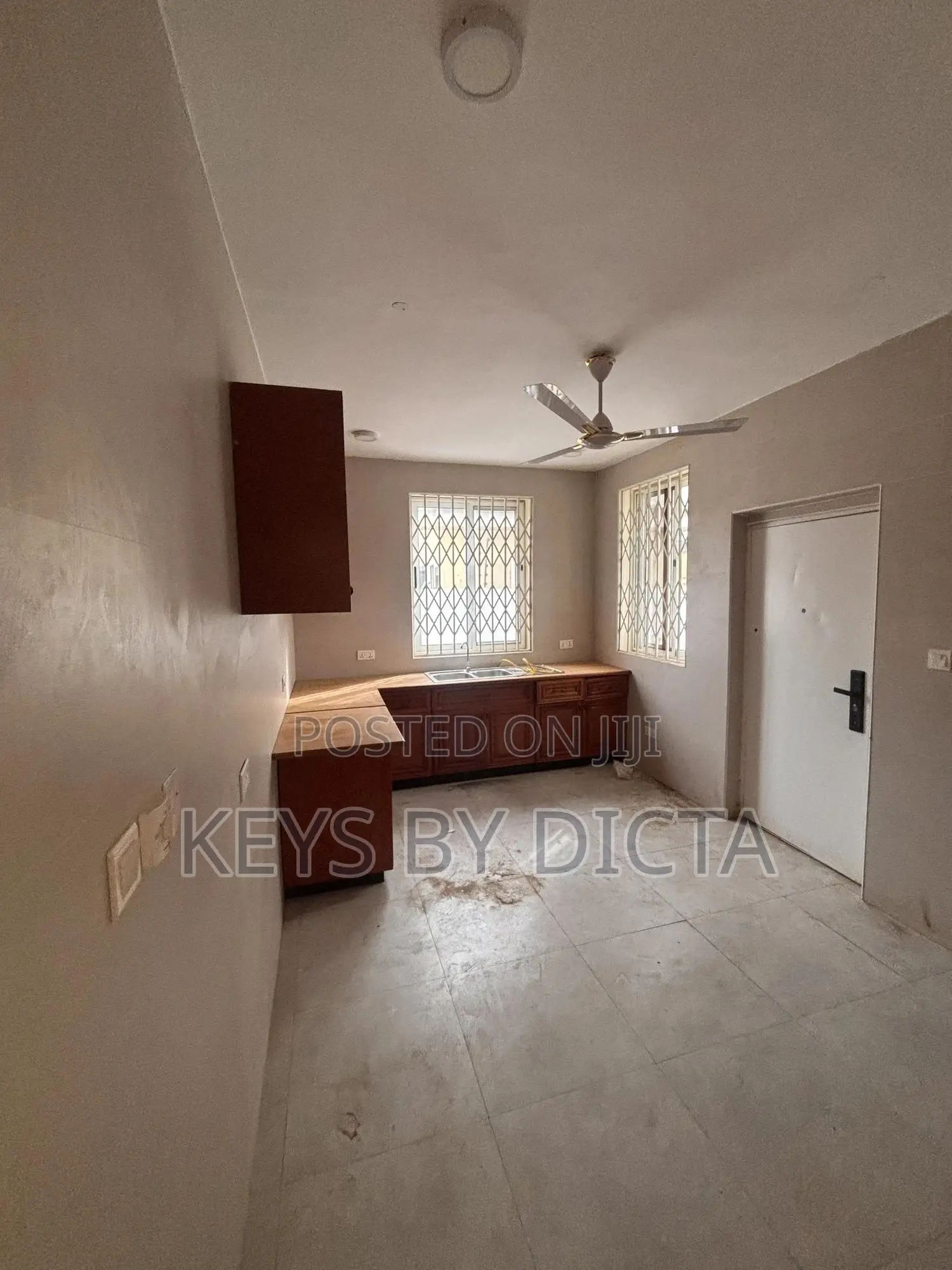 3bdrm Duplex in School Junction for rent