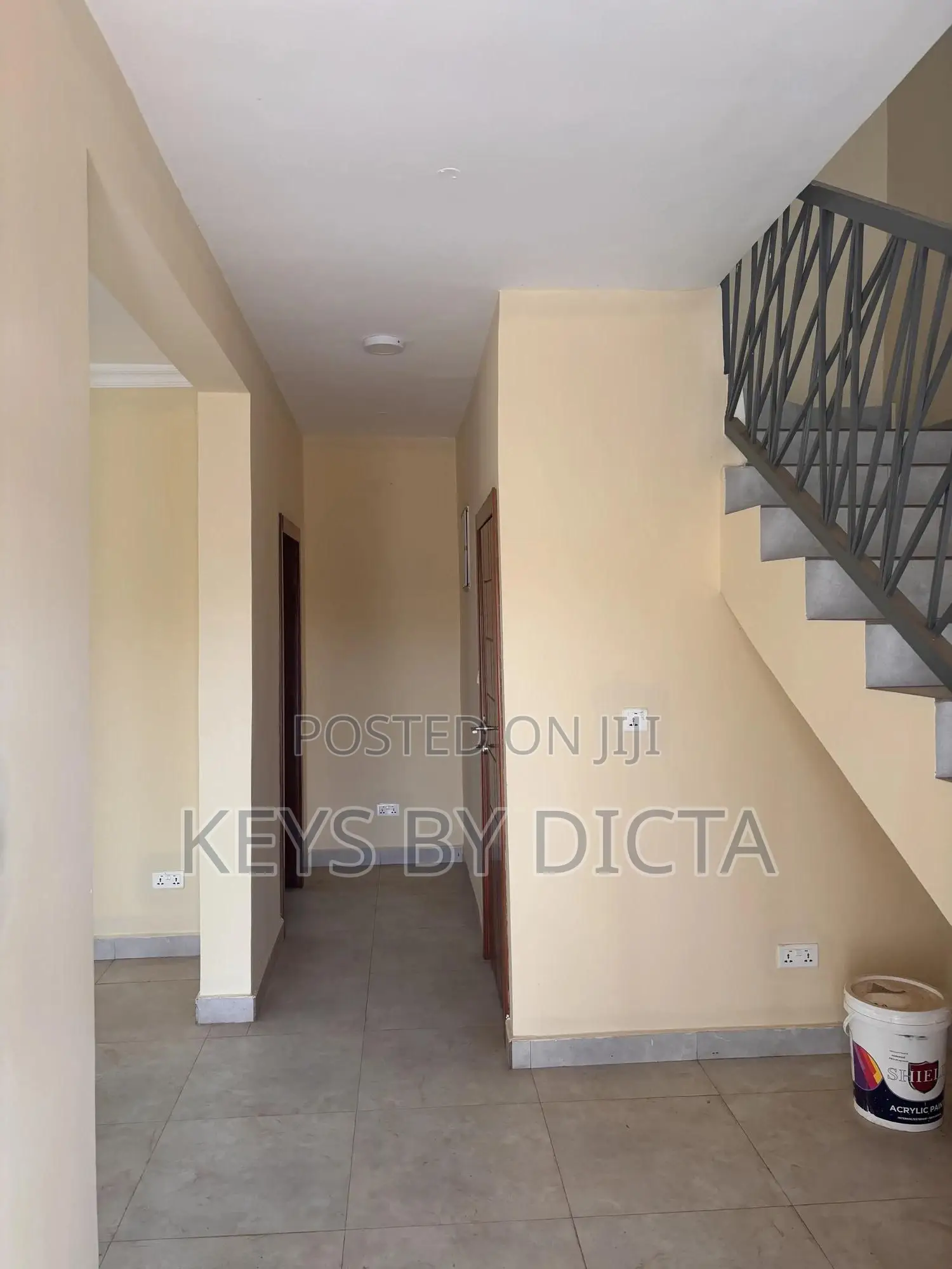 3bdrm Duplex in School Junction for rent