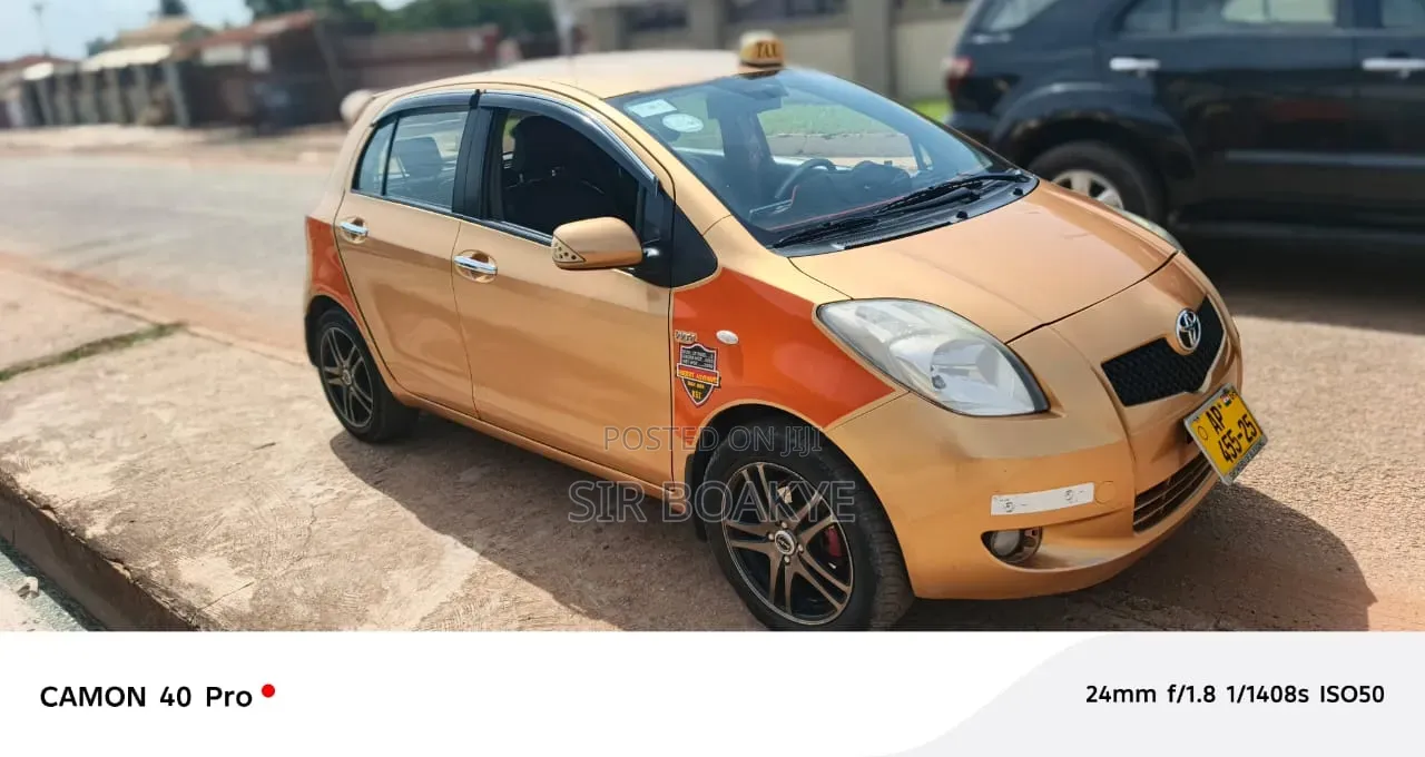 Toyota Yaris L Hatchback 5dr 2012 Gold