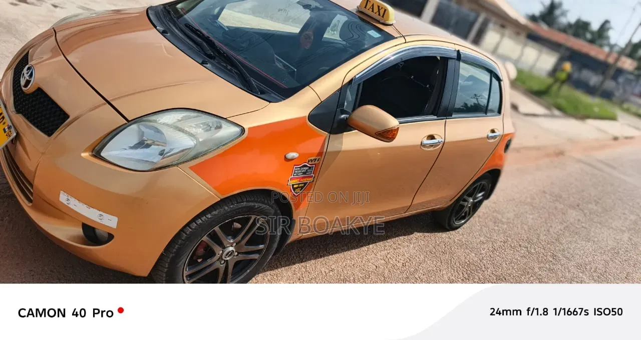 Toyota Yaris L Hatchback 5dr 2012 Gold