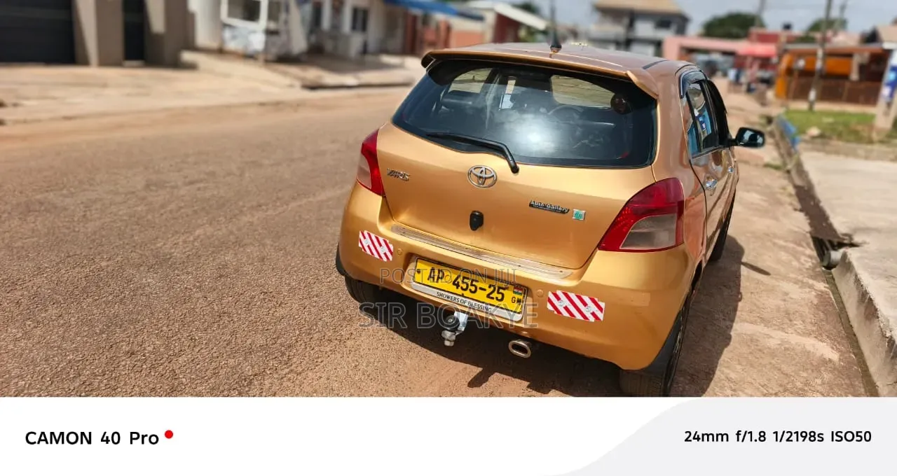 Toyota Yaris L Hatchback 5dr 2012 Gold