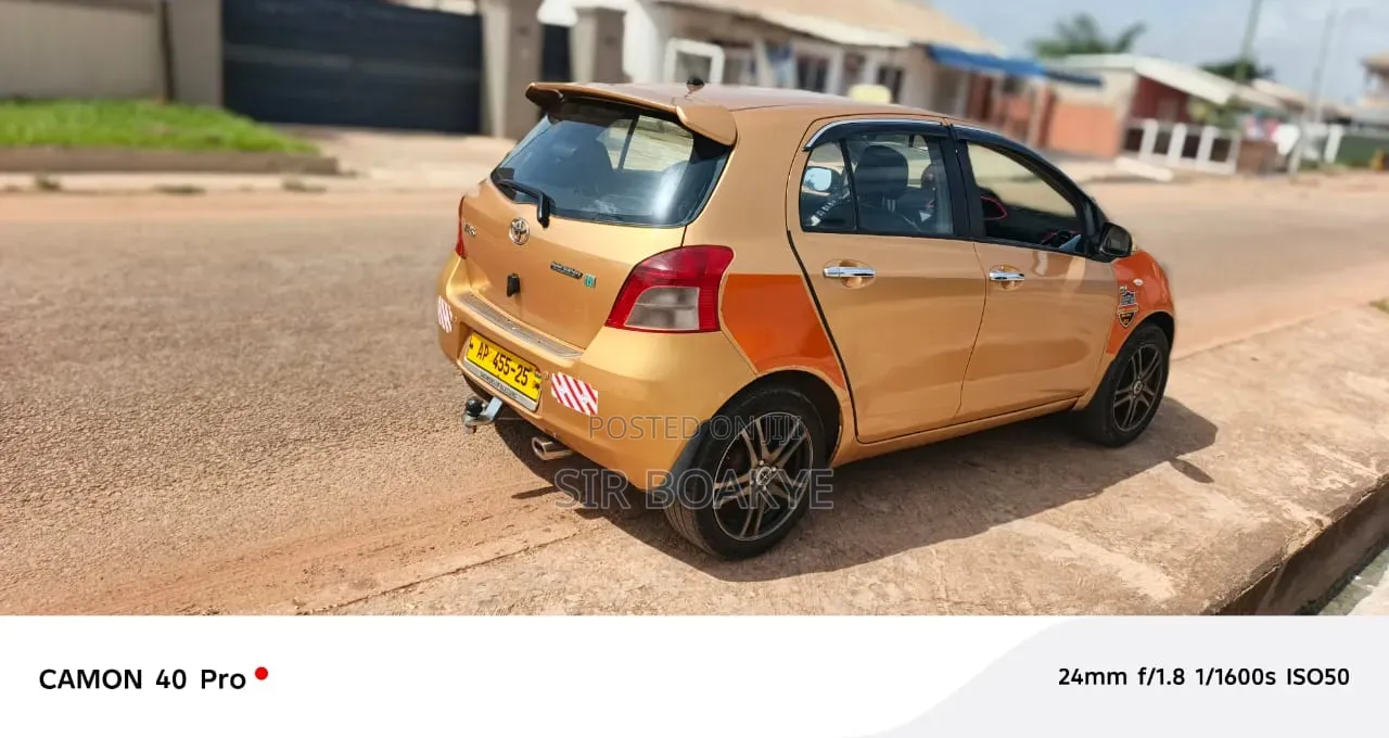 Toyota Yaris L Hatchback 5dr 2012 Gold