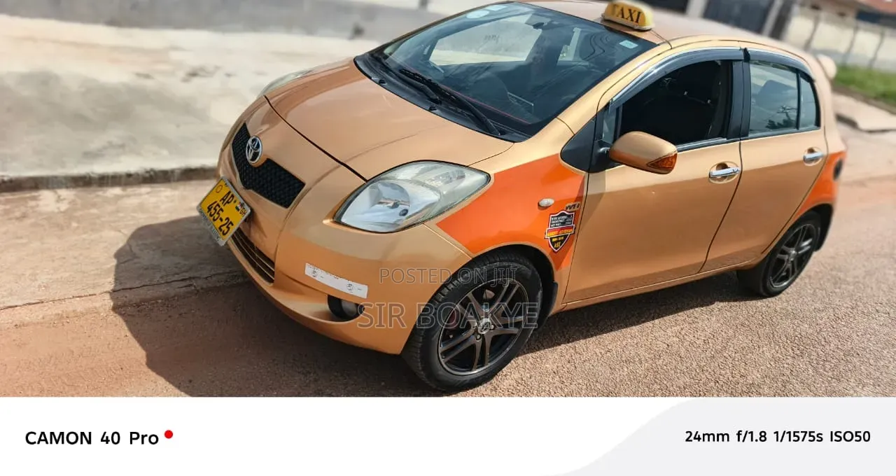 Toyota Yaris L Hatchback 5dr 2012 Gold