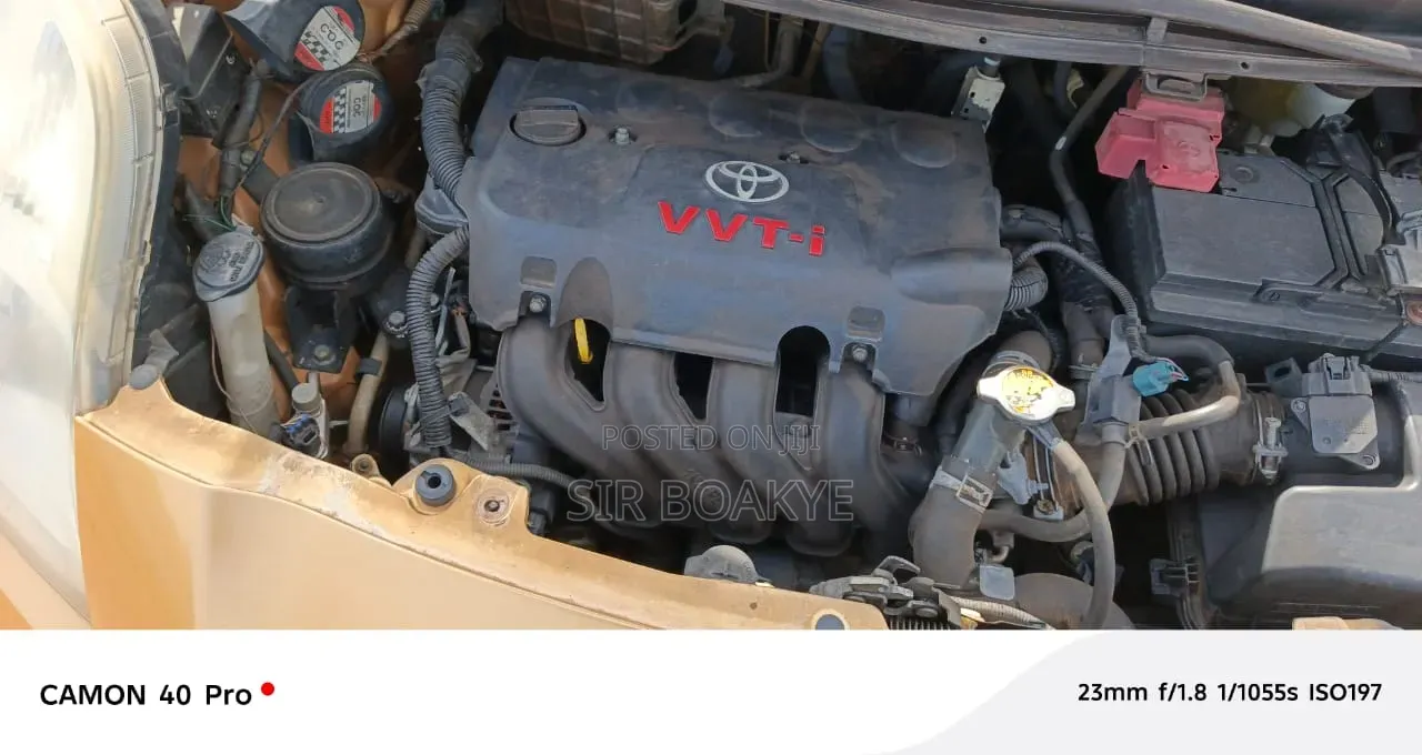 Toyota Yaris L Hatchback 5dr 2012 Gold