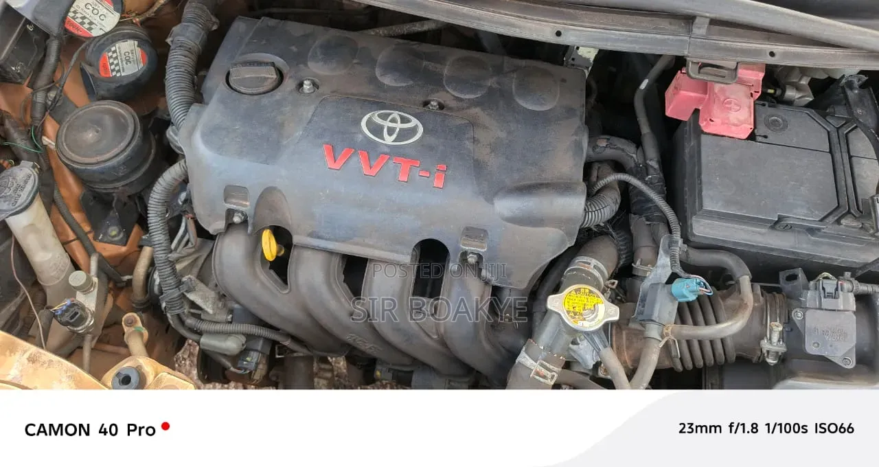 Toyota Yaris L Hatchback 5dr 2012 Gold